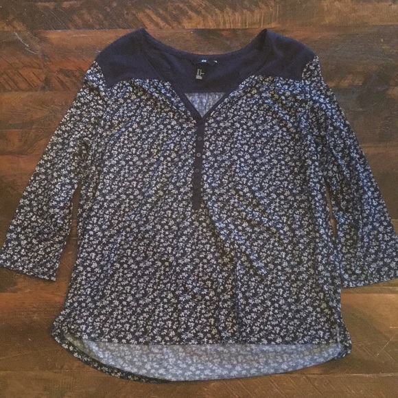 H&M Tops - ⚡️H&M Floral Blouse Size Medium